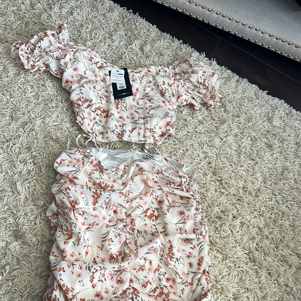 Off the shoulder floral skirt and top set. Never worn. Size medium